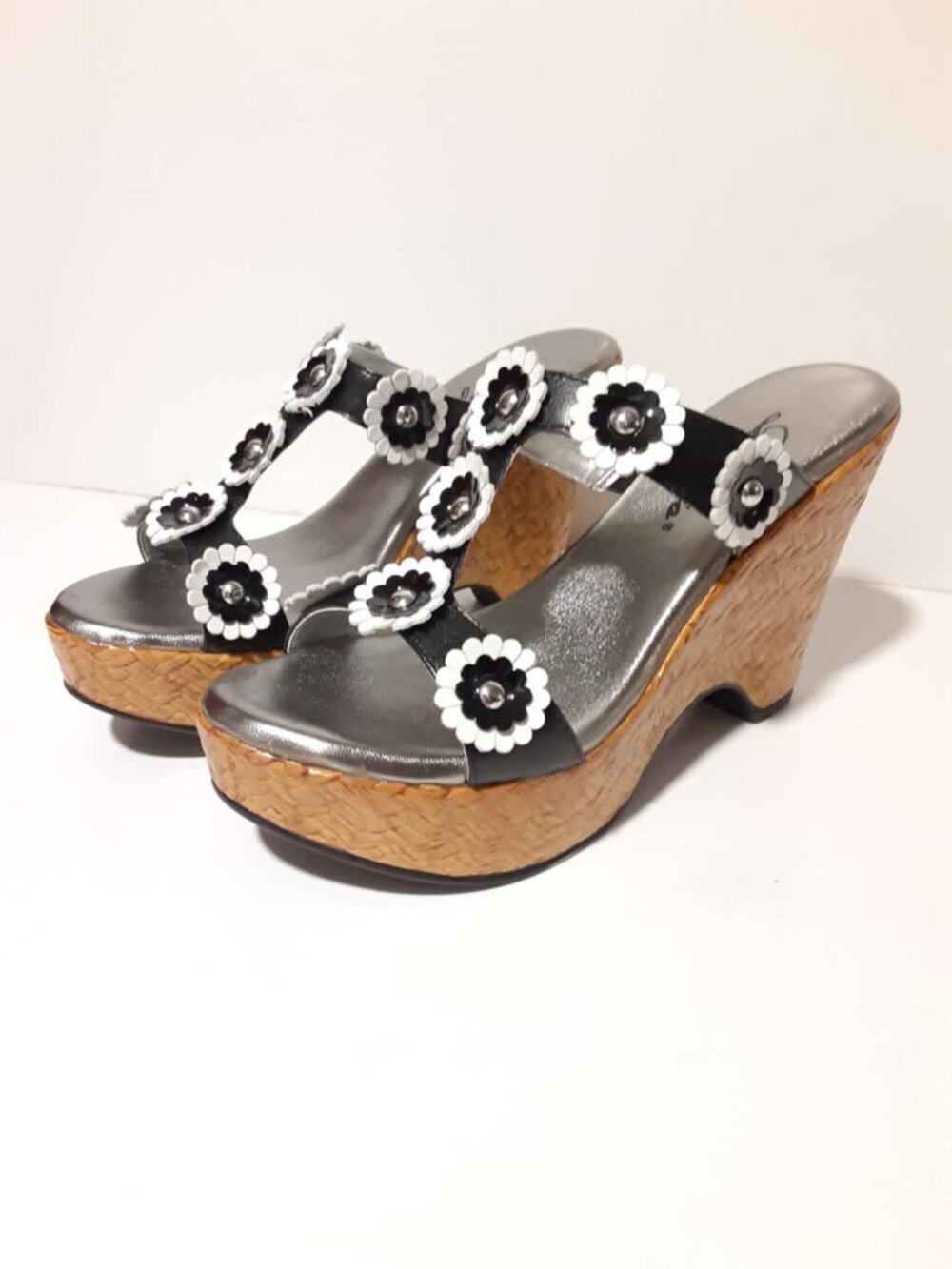 Wedge Sandal Leather T Strap Floral Bouquet Black & White Dezario 36 / 5.5-6 NEW